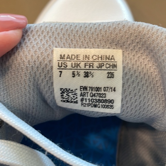 Adidas size 7 - great preowned condition. (SB 1) - Picture 6 of 8